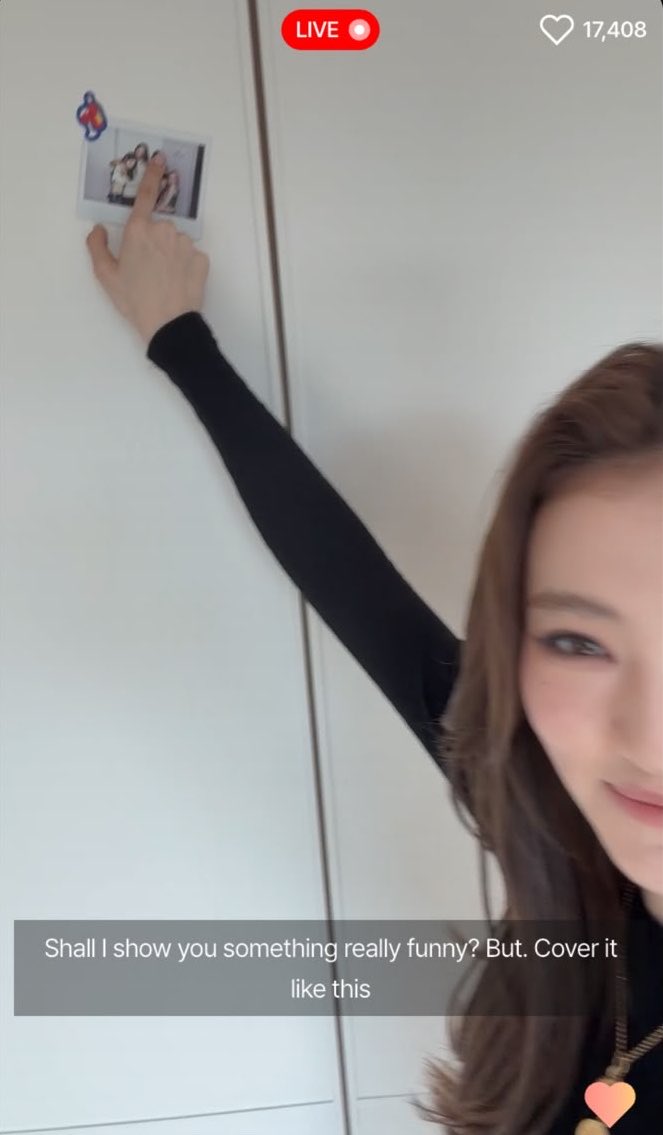 Dodyoj's tweet photo. Ella covered her face because her facial expression wasn’t good😭😭😭😭😭😭 https://t.co/ssfrFIOCSm