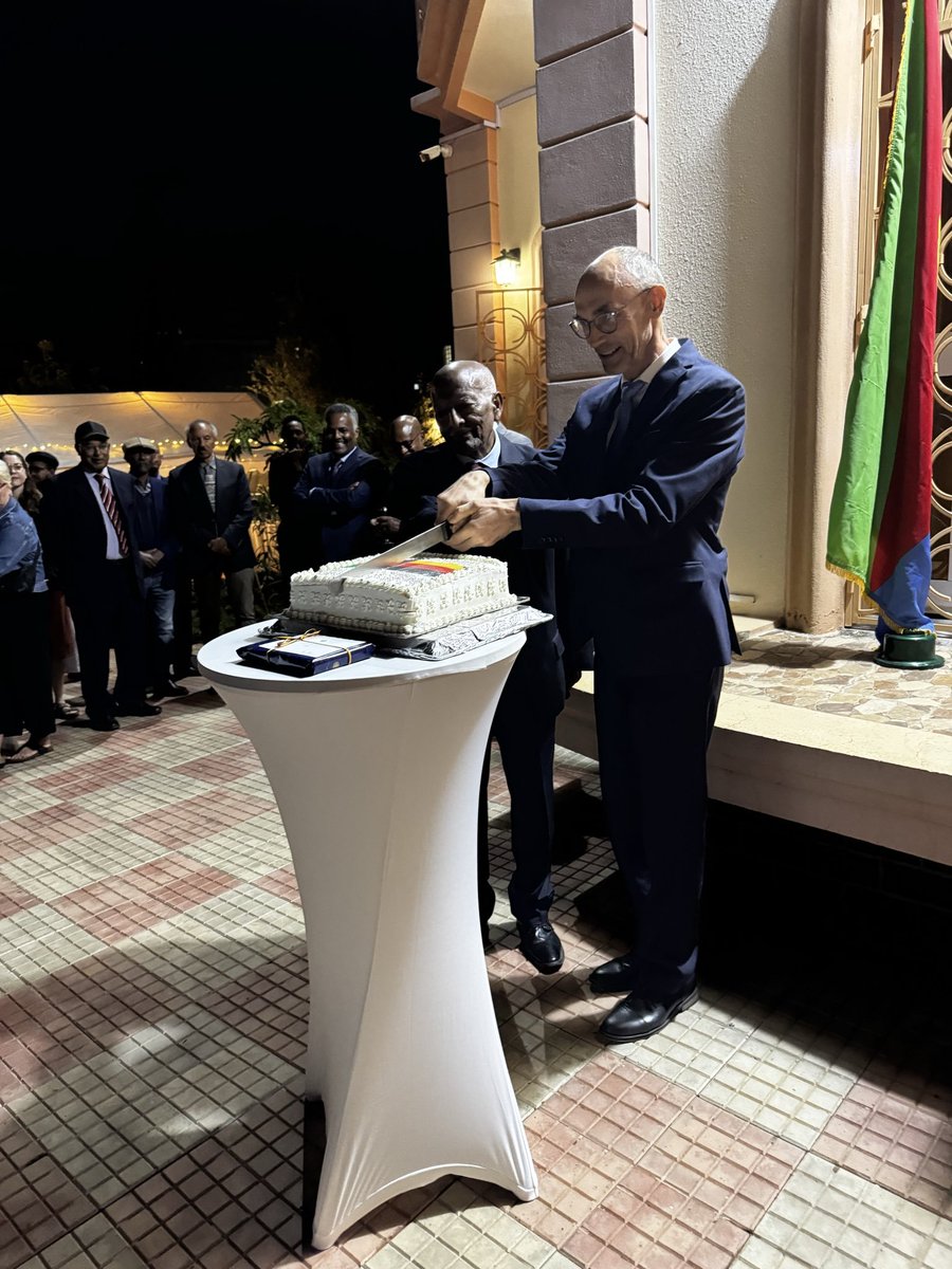 Sanpaulo888's tweet photo. 🇪🇷 🇪🇷 🇪🇷 
🇩🇪|▪︎Celebrating German #UnityDay in Asmara

The Embassy of the Federal Republic of Germany in Asmara was delighted to host a reception marking the Day of German Unity.

#GermanUnityDay #Germany #Eritrea https://t.co/pb62a1JnTp