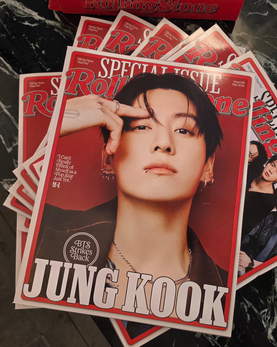 episode0713's tweet photo. BTS Collectors Edition Box Set by Rolling Stone
그룹 커버 1권과 멤버별 커버 7권으로 구성된 총 8권 세트
심층 프로필과 멤버별 인터뷰, 독점 화보 그리고 특별 패키지 박스 한정 수량 판매 중입니다.