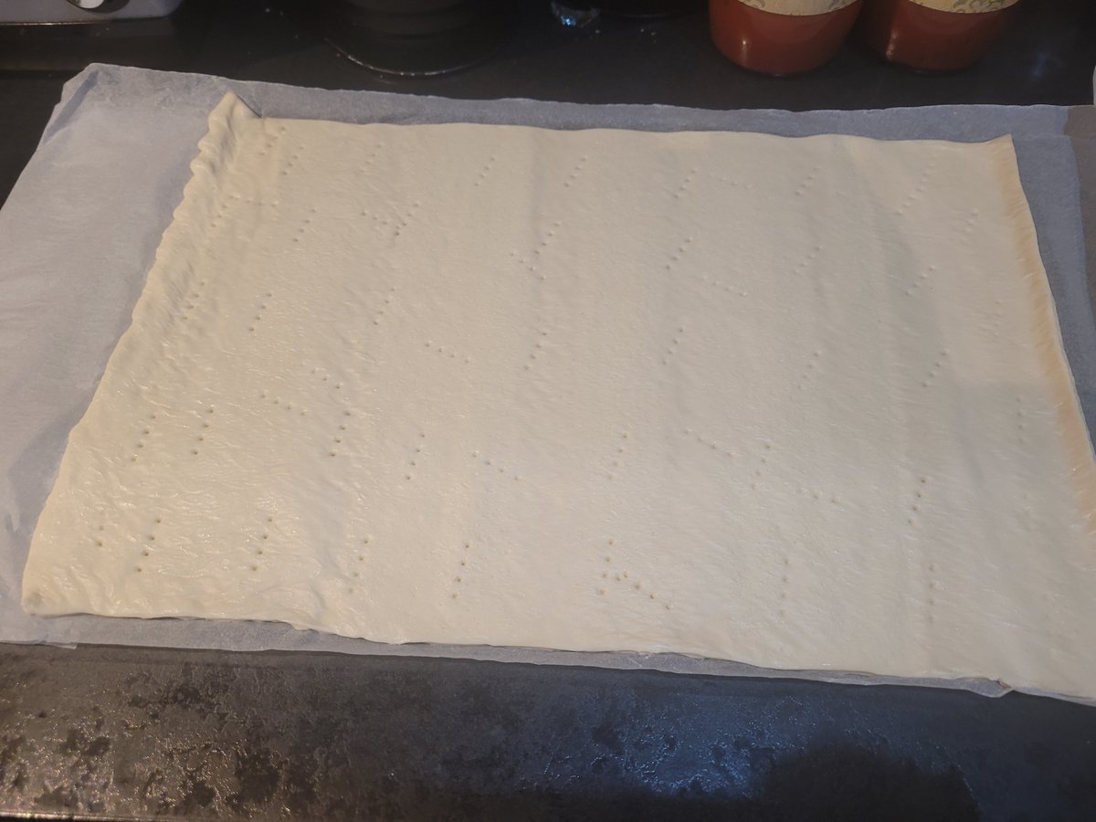 MrsD_BWFC's tweet photo. @AldiUK
Purchased 3 pizza doughs Sunday. Went to use them last night and 2 of the 3 had gone off!
Still in date. Something not right here https://t.co/9gDku98KvH