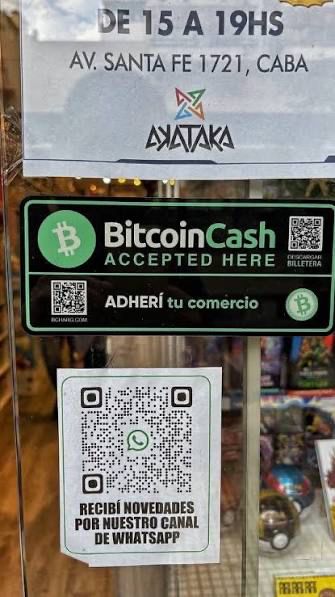 martialturo's tweet photo. 🛑El PELIGRO de REUTILIZAR DIRECCIONES en BITCOIN🛑

Bitcoin es seudónimo, no anónimo. En consecuencia, es imprescindible NO REUTILIZAR DIRECCIONES —siempre que queramos defender nuestra privacidad—.

Cada vez que queramos recibir fondos constituye una buena práctica ofrecer una dirección (clave pública) distinta.

De este modo, si recibimos fondos de la persona A y de la persona B en dos direcciones distintas, A solo puede relacionar los fondos que nos ha entregado con nuestra identidad seudónima de la primera dirección, mientras que B solo puede relacionar los fondos entregados por su parte con la identidad seudónima de la segunda dirección.

Ambos pagos frente a la red no conforman dos pagos realizados a una misma identidad, sino que actúan como dos pagos realizados a dos identidades independientes.

Completamente independientes.

Dos direcciones de una misma cartera son tan independientes como dos direcciones de dos carteras distintas.

Veámoslo desde otra perspectiva.

Imaginemos ahora que ofrecemos a A y a B una sola dirección.

Para terminar de leer y recibir semanalmente contenido especializado en autocustodia de Bitcoin puedes suscribirte  aquí: 

https://t.co/wPQ5DhLLxx

Si quieres profundizar en la materia, te recomiendo la lectura de mi colección de artículos sobre autocustodia de Bitcoin. Consta de más de 100 páginas de exposición con soporte visual, divididas en más de 10 artículos. Déjame un comentario o escríbeme para acceder a ella gratuitamente.