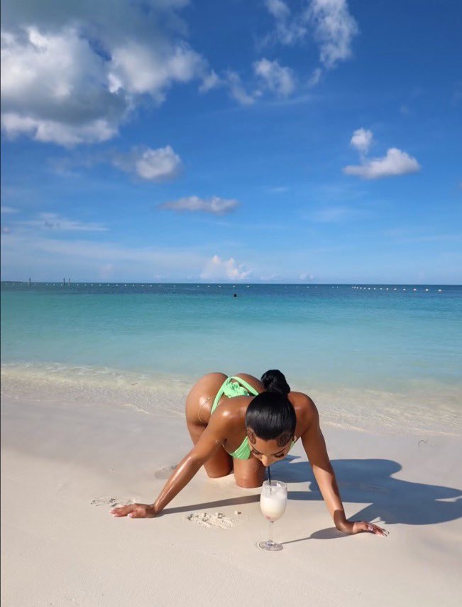 Swaggzeez1's tweet photo. Rubi Rose on vacation 👀 https://t.co/nxtsFdMLrw
