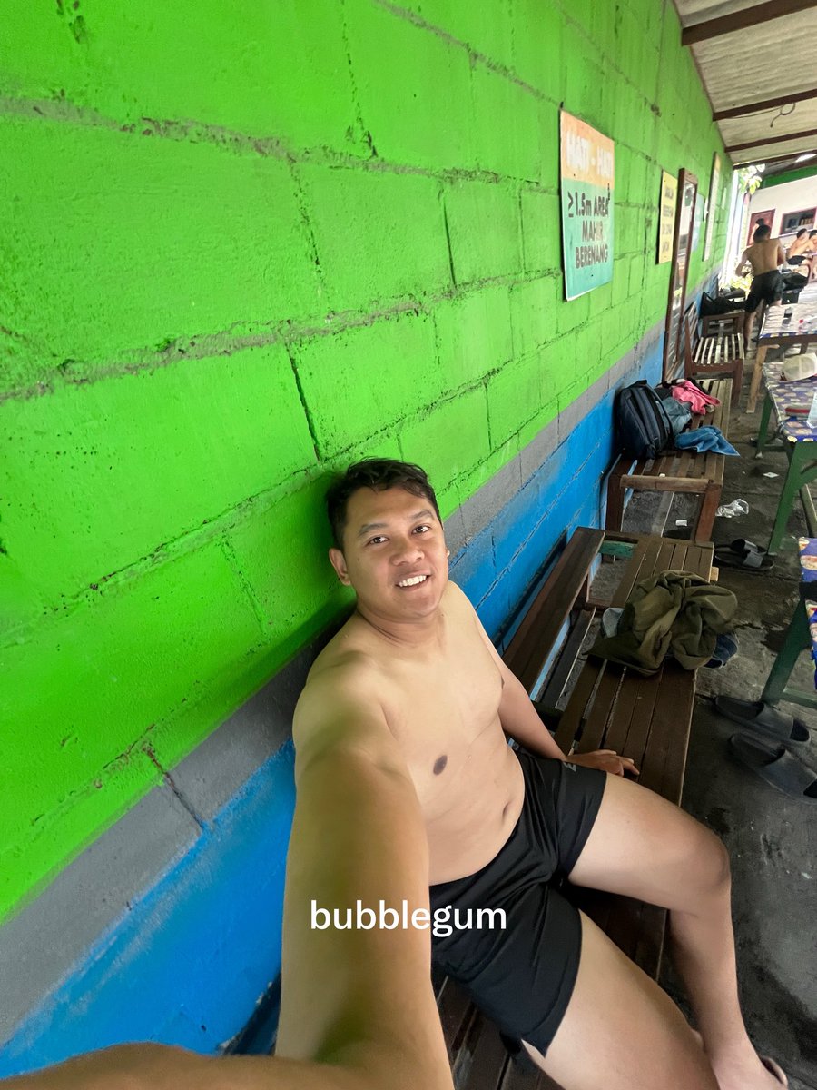 bubblegum_5897's tweet photo. Seger banget njirr renang disiang yang terik gini wkwkwk https://t.co/PkiS0xA8be