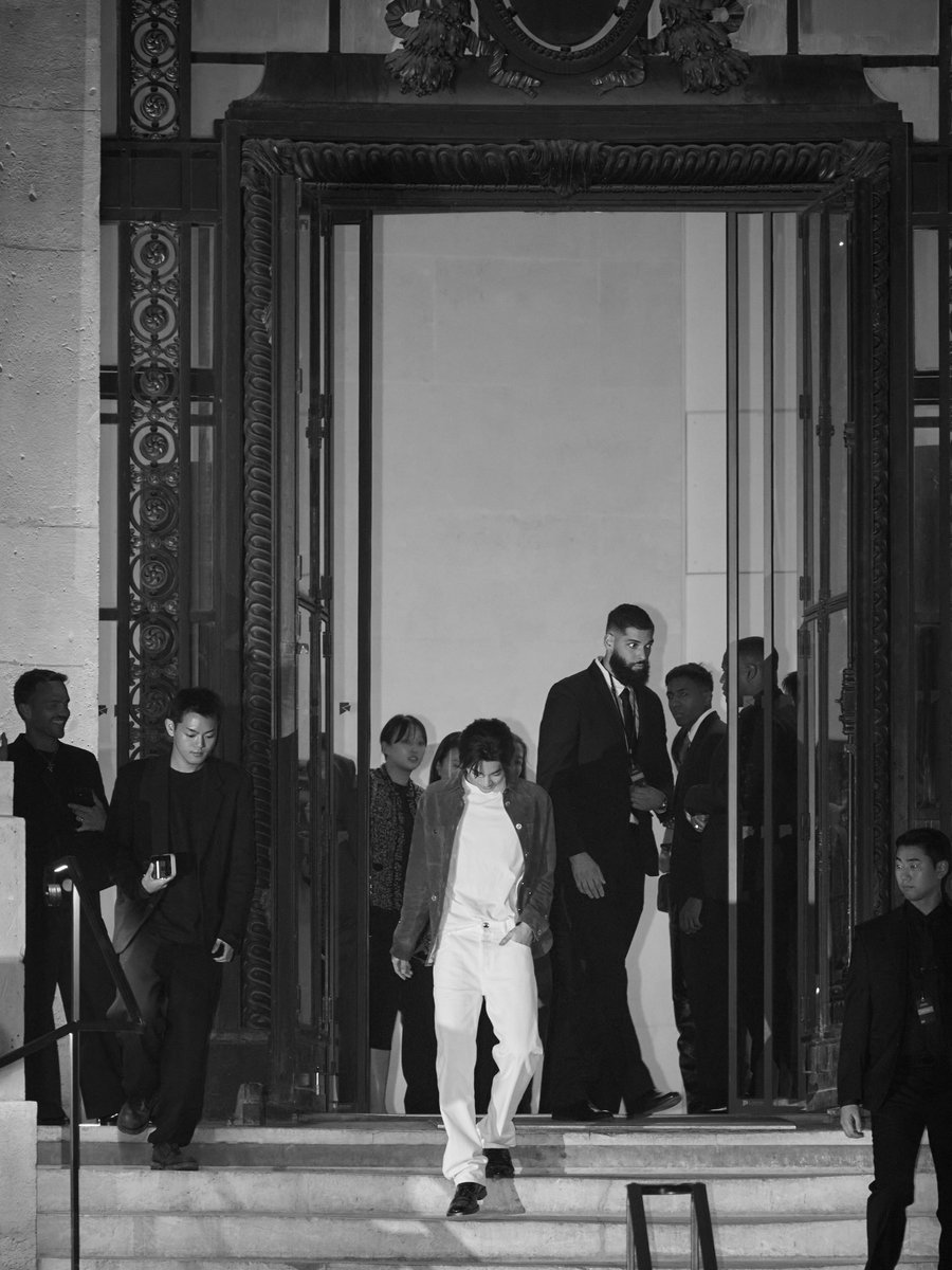 eomcoertis's tweet photo. CHANEL PRINCE 🖤 https://t.co/lic4JuLVNM