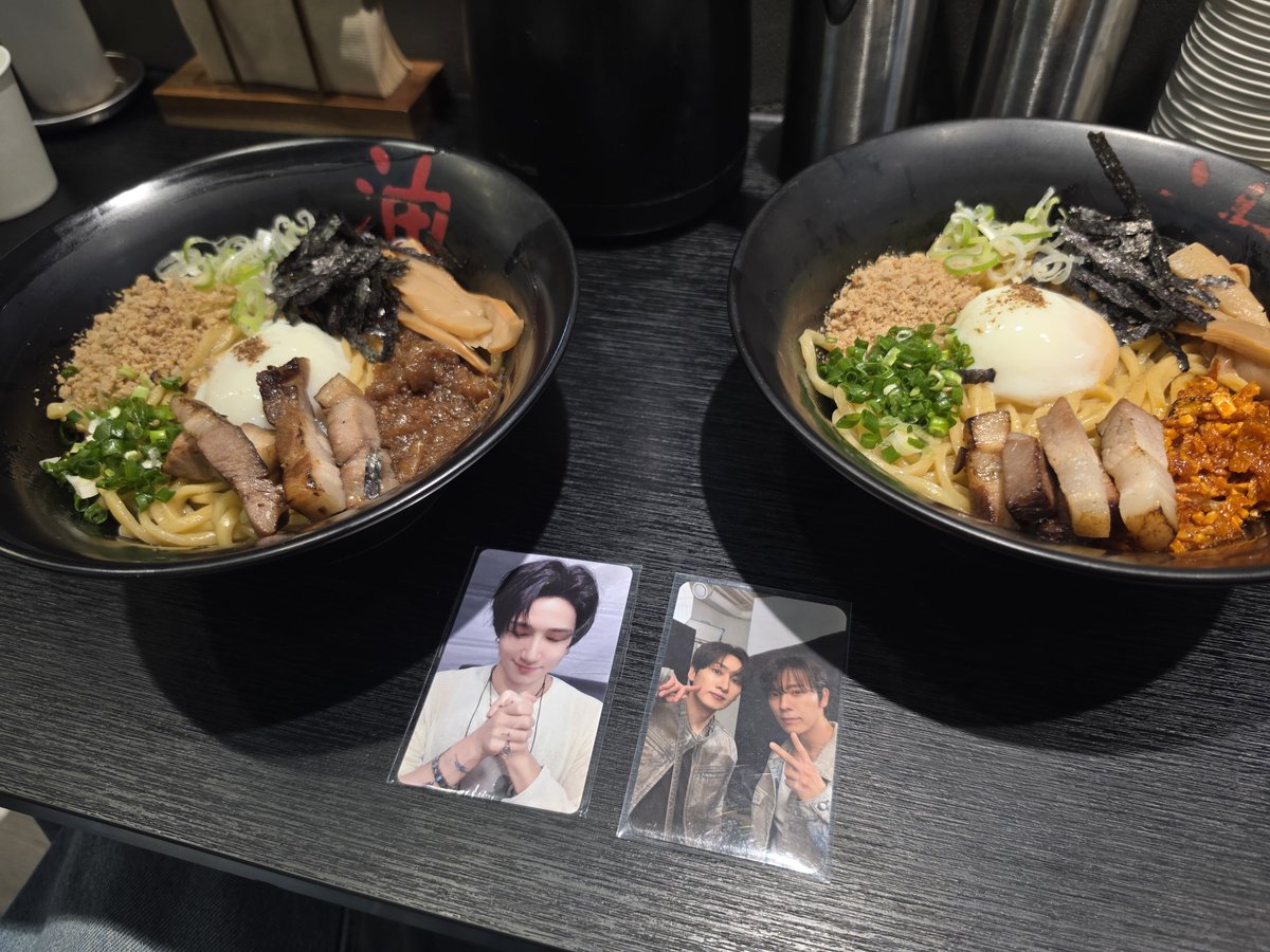 chyulullu's tweet photo. 아부라소바 먹고 카운트다운 라이브 
양파를솓아부라 https://t.co/GKokEUeNTR