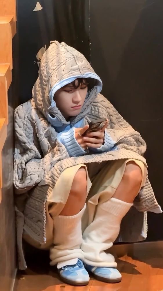 kiriguukie's tweet photo. he’s like a little bug i wanna keep in a jar he’s so tiny and precious to me https://t.co/MhGQOgFRo0