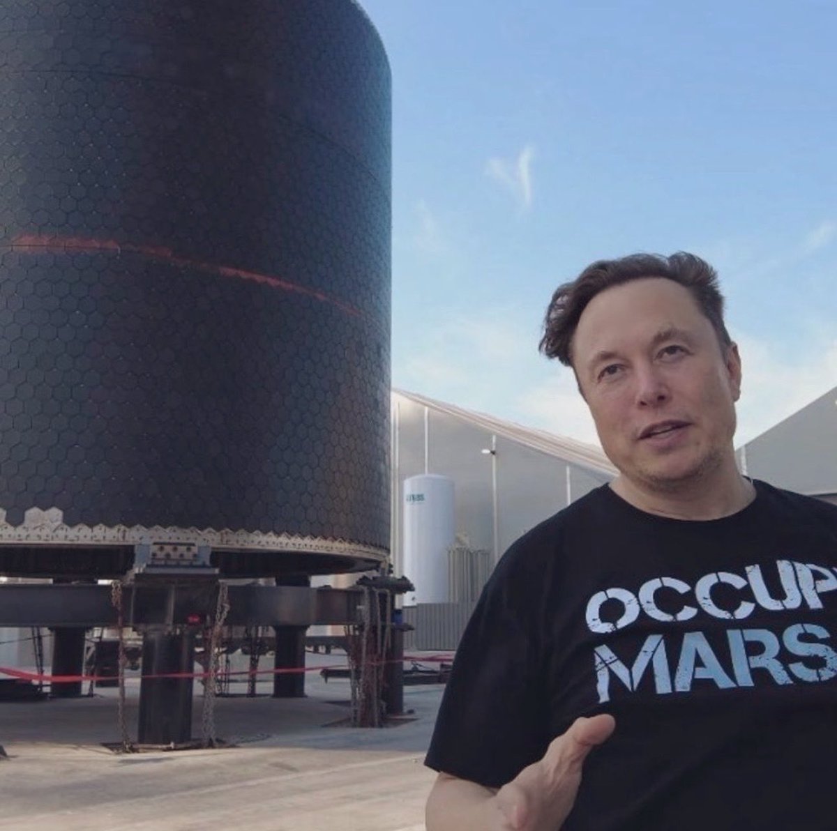 __ELONSMXUPDATE's tweet photo. Be honest  

What drew you to Elon Musk?  

A) Personality  
B) Leadership  
C) Money  
D) Intelligence https://t.co/WUCB7VucHi