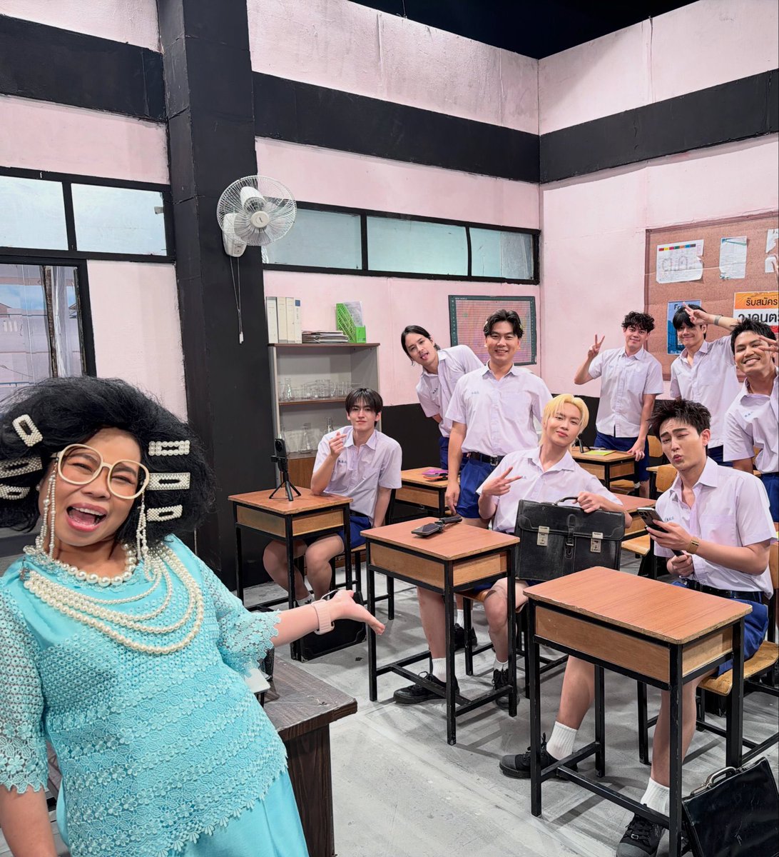 mniwwsnanny's tweet photo. จั๋งเหมือนนักเรียนเเลกเปลี่ยนอ่ะ 5555555555 https://t.co/aVrxTJyMVS