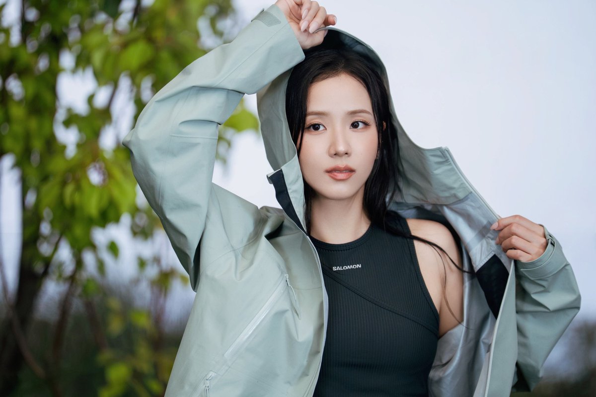 DCJisoogallery's tweet photo. 261006 지수앱 업데이트 📸

[📸] SALOMON FW26 CAMPAIGN BEHIND

#JISOO #지수 @BLACKPINK @officialBLISSOO https://t.co/T2xlwysOx8