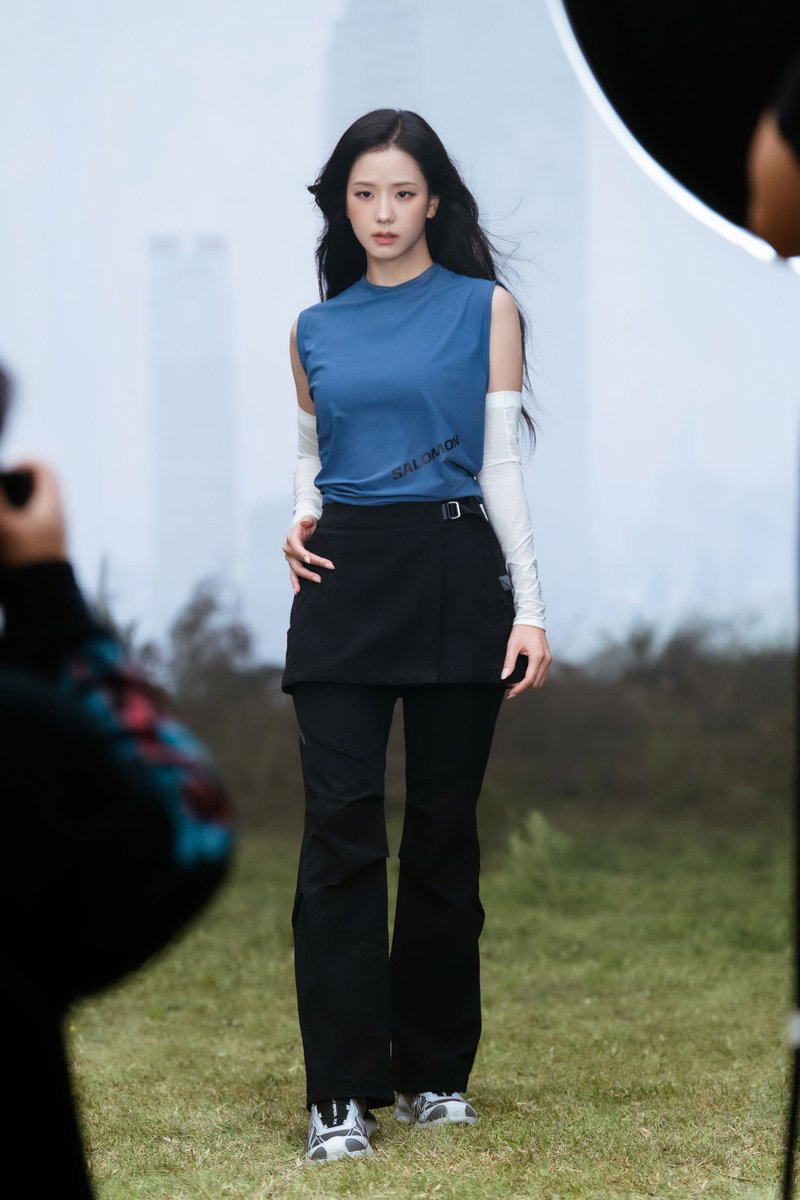 DCJisoogallery's tweet photo. 261006 지수앱 업데이트 📸

[📸] SALOMON FW26 CAMPAIGN BEHIND

#JISOO #지수 @BLACKPINK @officialBLISSOO https://t.co/T2xlwysOx8