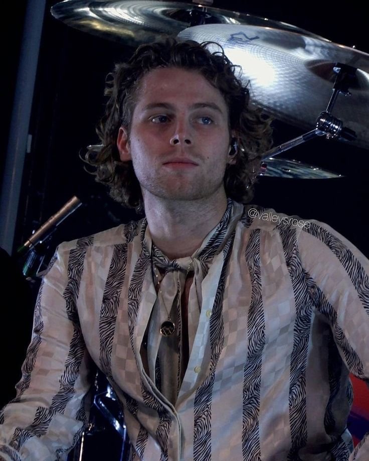 mgcisameerkat's tweet photo. each era of luke is so different it's hard to believe they're the same people https://t.co/ruMnAvhw3A
