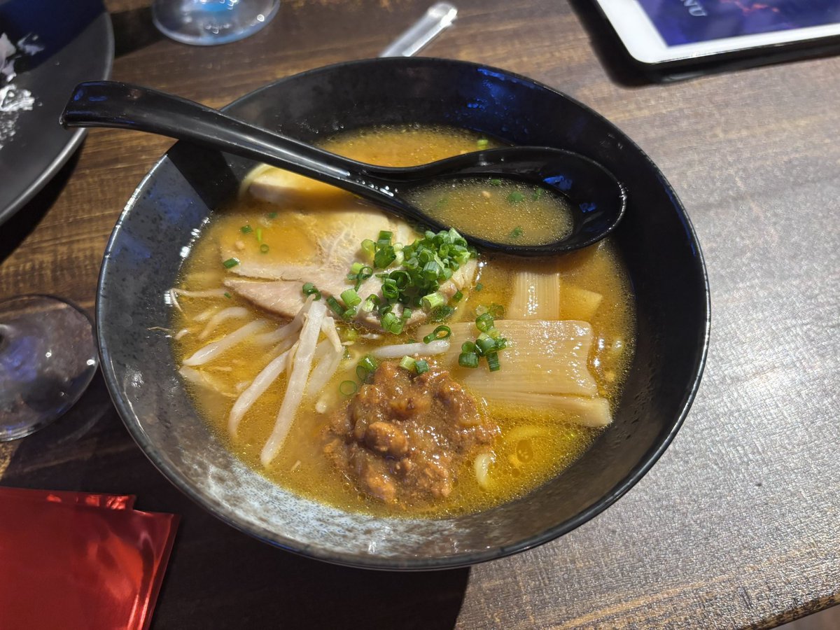 _Mayuppe_'s tweet photo. グラサイキッチンで私が頼んだフード
コラボカフェに来てもラーメン
とても美味しかった

ドリンクは司祭代理の特製柚子茶(ローラン)
体に染みた🍋 https://t.co/2IPNb1rHwy