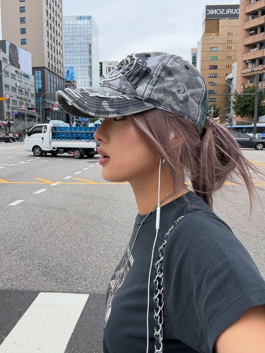 iamnarikim1's tweet photo. Ever been to Korea? 😏🤭 https://t.co/eUP5nP0gQz