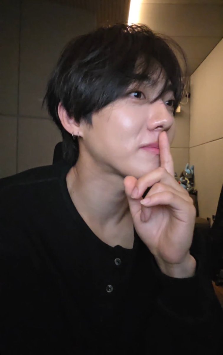 wlswjfl_'s tweet photo. 남자 고민하는 포즈 미쳤네 https://t.co/e8I4OJyhEZ