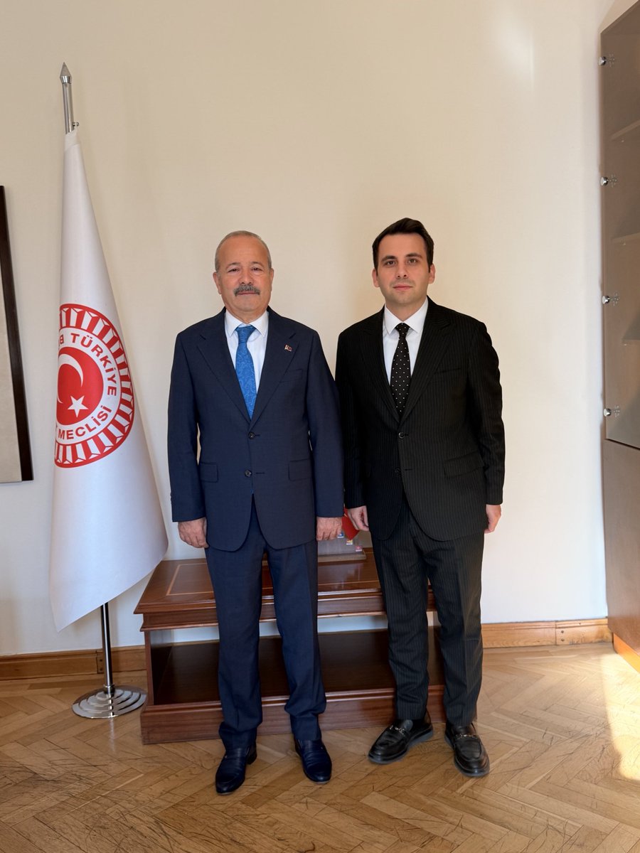 AlperenBora95's tweet photo. 28. Dönem 5. Yasama Yılı’nın ilk Milliyetçi Hareket Partisi Grup Toplantısı öncesinde, danışmanı olarak görev yaptığım Afyonkarahisar Milletvekilimiz ve TBMM İdare Amirimiz Sayın Mehmet Taytak Beyefendi ile…

@MehmetTaytakMHP https://t.co/fuGC3g5gk0
