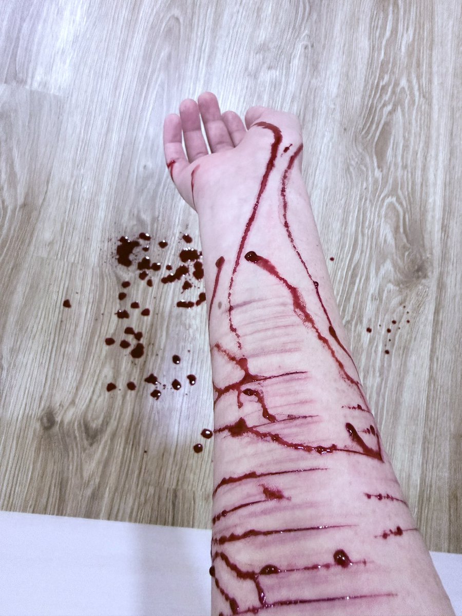 mtixqa's tweet photo. ai generated sfx makeup for halloween 

#sh #shrtwt #998twt #slittwt #sfx https://t.co/R4Bwm4pjw6