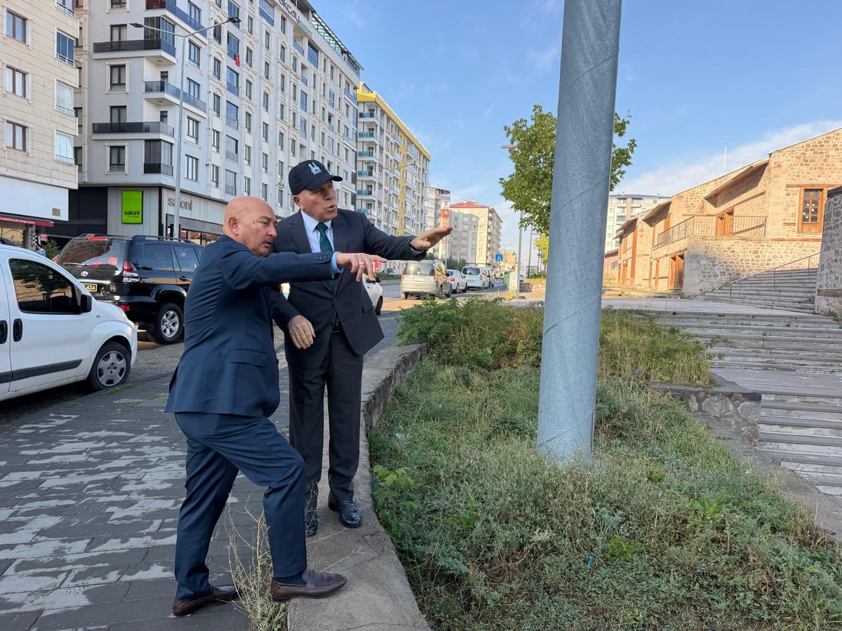mehmetsekmen's tweet photo. Saha gezimiz. 

Üç Kümbetlerde incelemelerde bulunduk. Erzurum’umuzun dört bir yanında yükselen hizmetleri yerinde inceledik. 

Kadim şehrimizde devam eden projelerle Erzurum’u daha modern, daha konforlu ve daha yaşanabilir bir şehir haline getirmek için var gücümüzle çalışıyoruz.