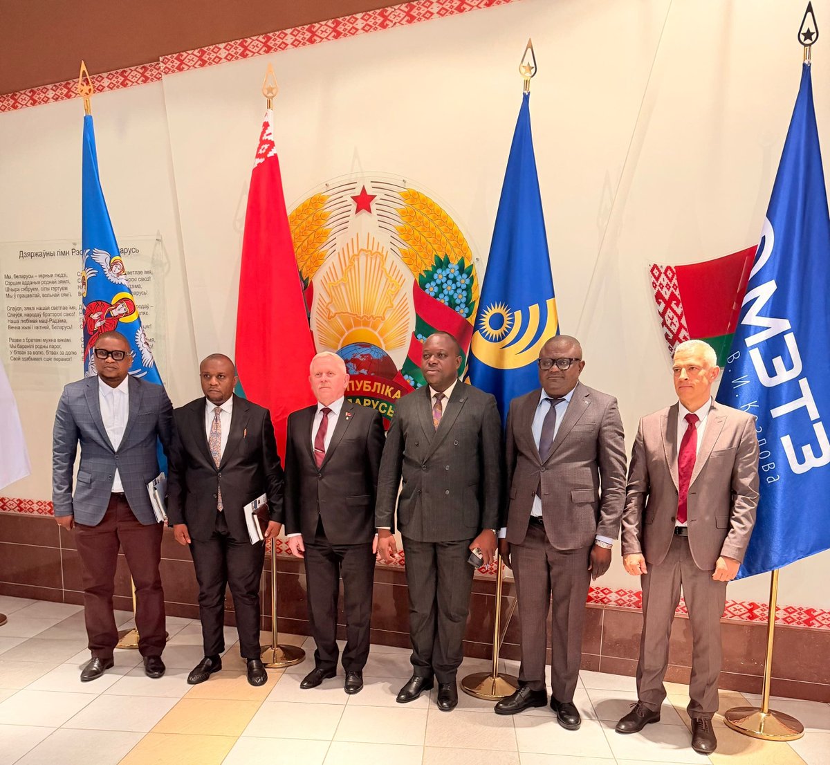 JIngompa243's tweet photo. Séance de travail ce Lundi 05/10/2026 entre le Dg JÉRÉMIE KILUBU Matondo ainsi que le Vice-ministre Biélorussie en charge de l'industrie et de l'économie. 
Cette séance était axée sur les opportunités de coopération et les solutions susceptibles d'intéresser @transcordc . https://t.co/aIPprVMF2w