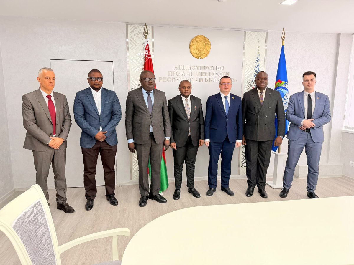 JIngompa243's tweet photo. Séance de travail ce Lundi 05/10/2026 entre le Dg JÉRÉMIE KILUBU Matondo ainsi que le Vice-ministre Biélorussie en charge de l'industrie et de l'économie. 
Cette séance était axée sur les opportunités de coopération et les solutions susceptibles d'intéresser @transcordc . https://t.co/aIPprVMF2w