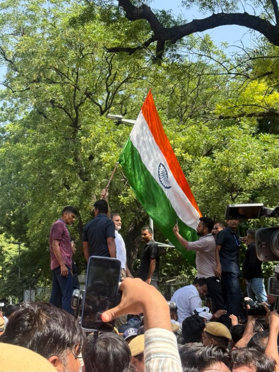 jhoothkidukan's tweet photo. INDIA FIRST ❤️ https://t.co/dSWE0DHn3W