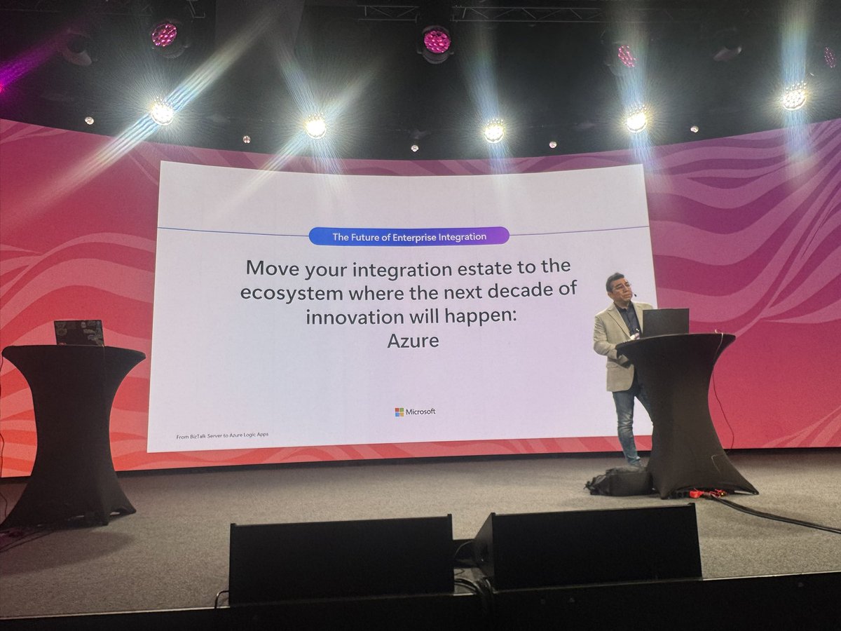 nick_cloudops's tweet photo. Opening the stage we have Harold
#Microsoft #LogicApps https://t.co/Ue07T73CXs