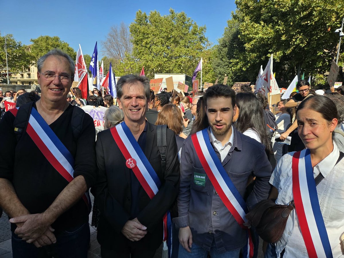 Herve_GUERRERA's tweet photo. Sostenem lei revenducacien de la joinessa liceana dins lei carrieras sestianas @AixAvenir @Oui_la_Provence @POcProvence @RetPS https://t.co/6RuV5QwwWE