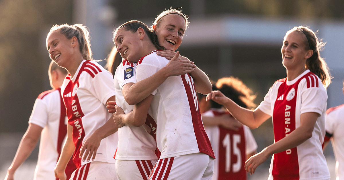 ajaxlife's tweet photo. Prijsvraag: Word samen met vrienden ballenjongen/-meid bij Ajax Vrouwen - Malmö! https://t.co/WkZyFteGPB #ajax #ajamff https://t.co/Y3M9j4Y8Lu
