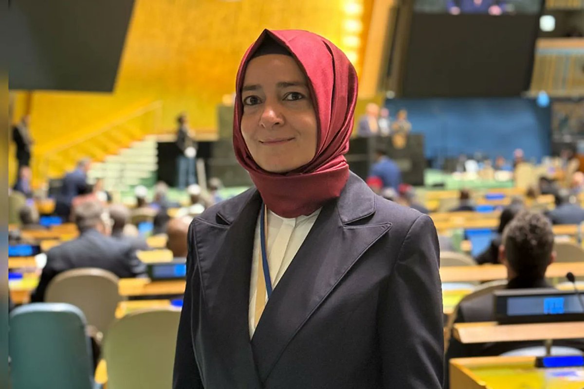 soLPortal2026's tweet photo. Fatma Betül Sayan Kaya'nın vurgun iadesinde faiz ayarı: 147 milyon lira faizi cebe mi indirdi?

📌Borsadaki fon vurgunundan 2,2 milyar lira kazanç sağladığı ortaya çıkan, ifadesi bile alınmayan Fatma Betül Sayan Kaya ile eşi İlyas Kaya’nın "iade hesabına" yolladığı paranın 1 milyar 860 milyon lira olduğu anlaşıldı. Anaparanın 163 milyon lira olduğu bilinirken, geri kalan on milyonlarca liranın akıbeti belirsiz.
https://t.co/dTk4np8wBi