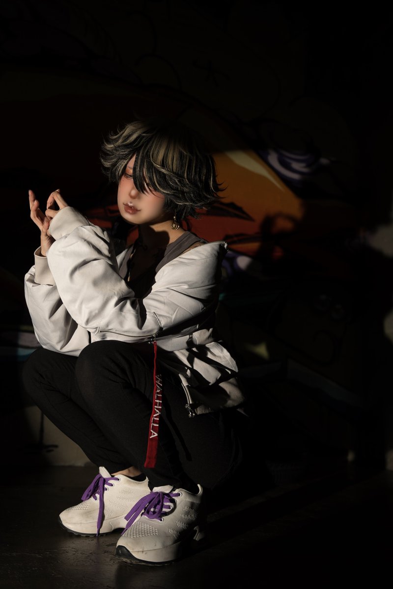 akita_akito's tweet photo. 【東京卍リベンジャーズ/羽宮一虎】 #cosplay 

ついて回る　声たちは　自分の声みたいだった
　似てるんだ　そう　似ている　
  自分ではない 言い聞かせるように
　　
撮影：@rinsan_P2O5

#StudioARROWS https://t.co/lEjIy99abz