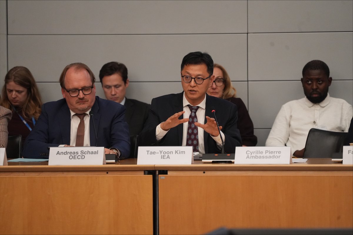 BusinessatOECD's tweet photo. 🪨 Yesterday, we held an event on "Securing Critical Minerals: From Analysis to Action" with the #B7 - the global business forum to the @G7, chaired by our member @medef.

We heard from range of experts including @OECD, #MEDEF, @IEA, @USTradeRep, @MofaJapan_jp, @jpmorgan, @GroupeEramet, @Microsoft, @CdnChamberofCom, @Der_BDI & more.