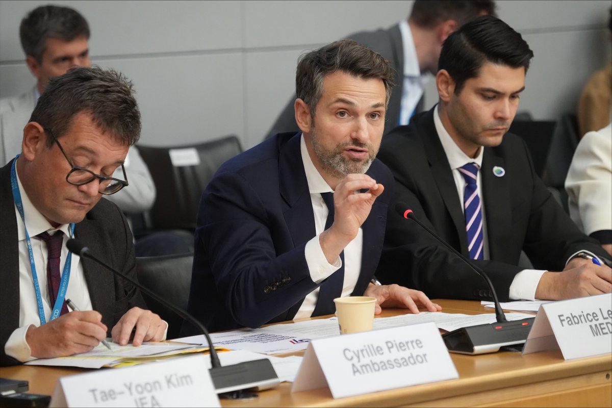 BusinessatOECD's tweet photo. 🪨 Yesterday, we held an event on "Securing Critical Minerals: From Analysis to Action" with the #B7 - the global business forum to the @G7, chaired by our member @medef.

We heard from range of experts including @OECD, #MEDEF, @IEA, @USTradeRep, @MofaJapan_jp, @jpmorgan, @GroupeEramet, @Microsoft, @CdnChamberofCom, @Der_BDI & more.