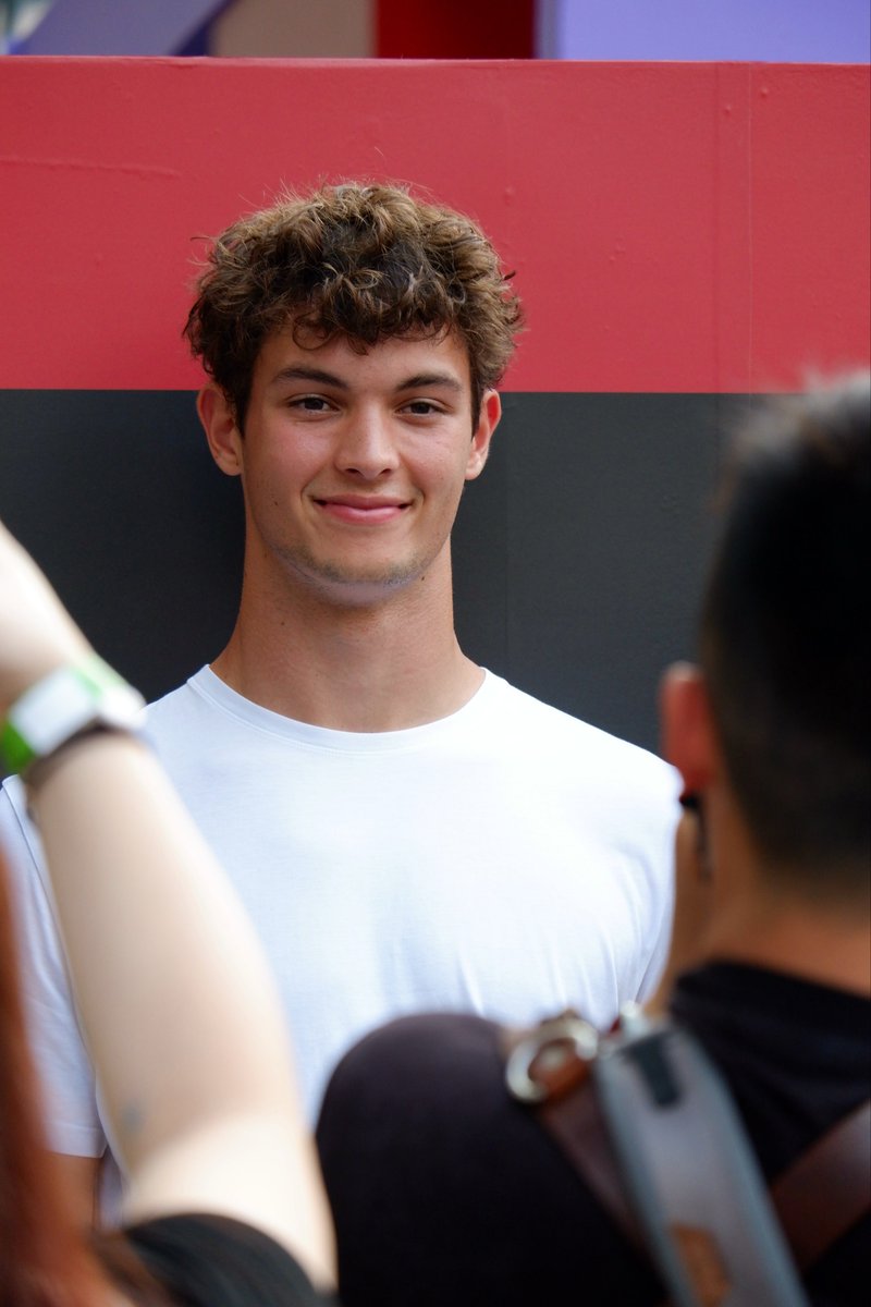 baerimwoo's tweet photo. [10.06.26]
Ollie Bearman at Ion Orchard Singapore https://t.co/z4tM5dpa18