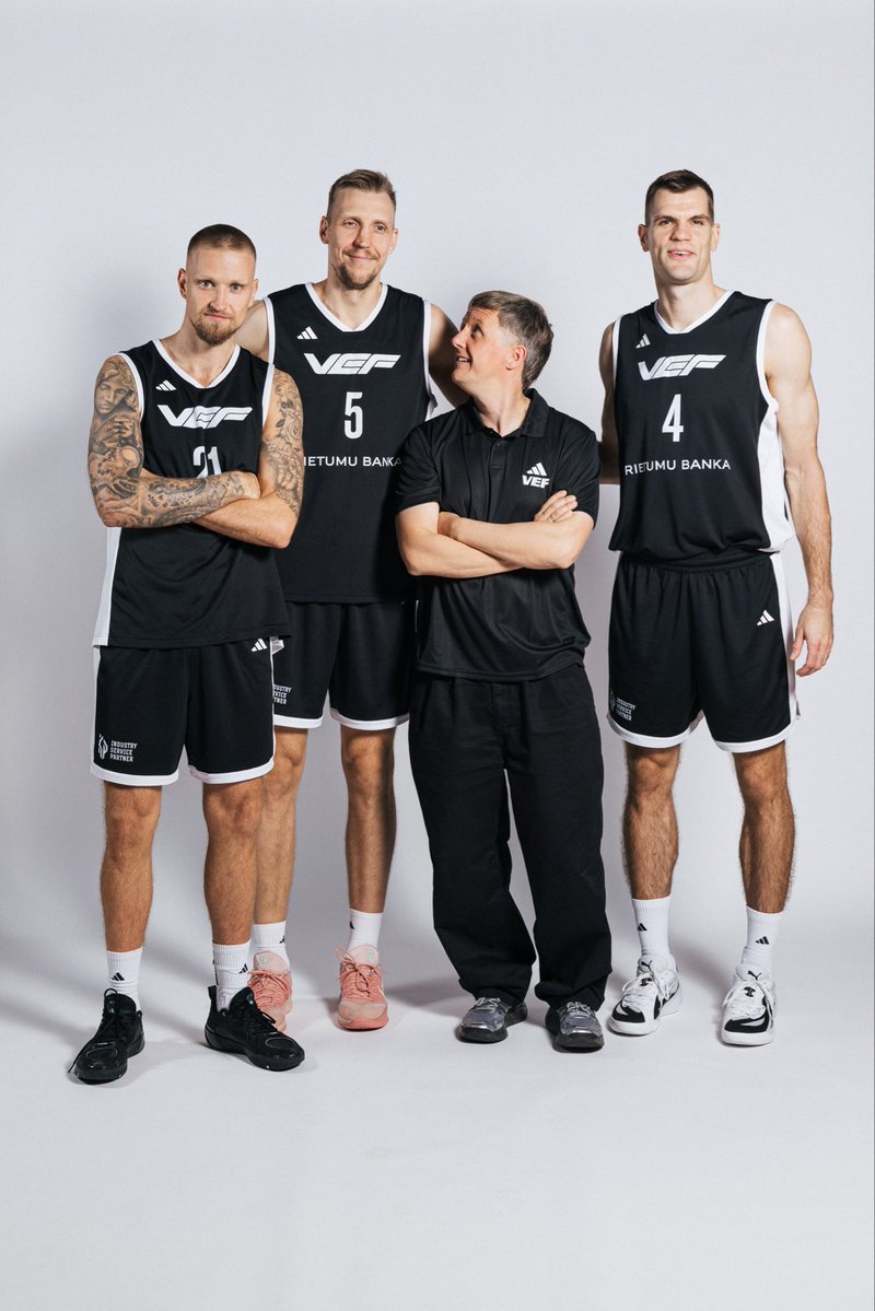 jaunups's tweet photo. Rītdien VEF pirmā FIBA kausa spēle. Atnāciet uz Komandu sporta spēļu halli blakus leğendārajai Daugavai. Jābūt labai spēlei. Kā jau iepriekš minēju, tad šis ir īsts pārbūves gads Vefiņam. Mums ir labs sastāvs, forša komanda. Esam arī kā organizācija super nostiprinājusies - atpakaļ ir Harijs Hanzens, Oskars Ernštreits un Artūrs Šēnhofs 🖤 pluss Gunārs Gailītis un Mārtiņš Zīberts. Es nemaz nerunāju par Aigaru, Mareku un Ojāru. Nāciet un atbalsties!