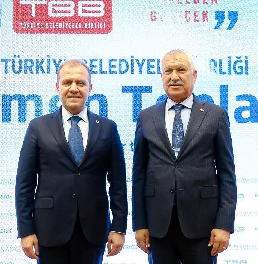 ZeydanKaralar01's tweet photo. Değerli kardeşim Vahap Seçer, Mersin’e ve Mersinlilere yıllardır büyük bir özveri ile hizmet eden, halkın güçlü desteğiyle seçilmiş başarılı bir belediye başkanıdır.
Tutuksuz yargılama mümkünken belediye başkanlarının görevinden ve özgürlüğünden mahrum bırakılması, yalnızca bizleri değil, sandıkta iradesini ortaya koyan Mersinlileri de yaralamaktadır.
Yargılama elbette hukuk içinde yürütülmelidir; ancak masumiyet karinesi, ölçülülük ve seçmen iradesi de aynı hassasiyetle korunmalıdır.
Yol arkadaşımız Vahap Seçer’in, Yenişehir Belediye Başkanı Abdullah Özyiğit’in ve Mezitli Belediye Başkanı Ahmet Serkan Tuncer’in bir an önce özgürlüğüne kavuşmasını, görevinin başına dönmesini; sürecin adil, şeffaf ve hakkaniyetli şekilde sonuçlanmasını bekliyoruz.
Mersin’in iradesine, hukuka ve adalete güveniyoruz.