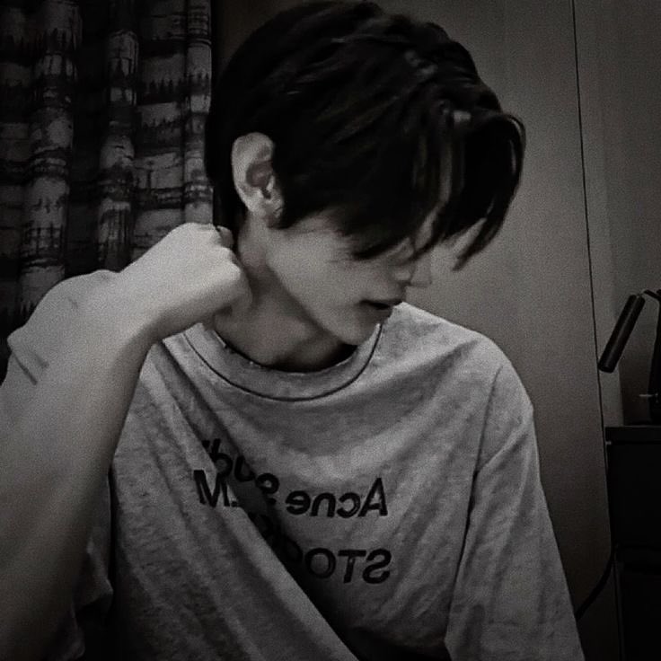 luciferhoonn's tweet photo. sunghoon pics that feel too intimate https://t.co/1aALFsbI9G