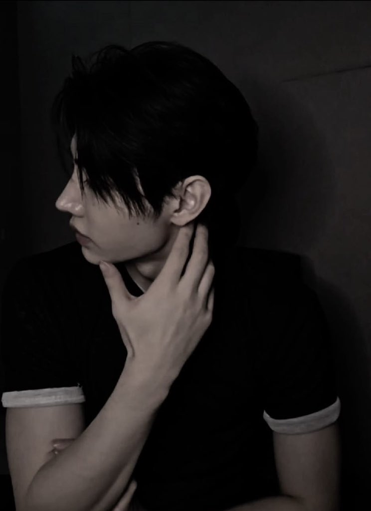 luciferhoonn's tweet photo. sunghoon pics that feel too intimate https://t.co/1aALFsbI9G