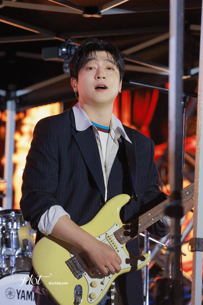 plot_116's tweet photo. 261004 #성진 #박성진 #데이식스 #day6 HQ https://t.co/uaKUrnPrro