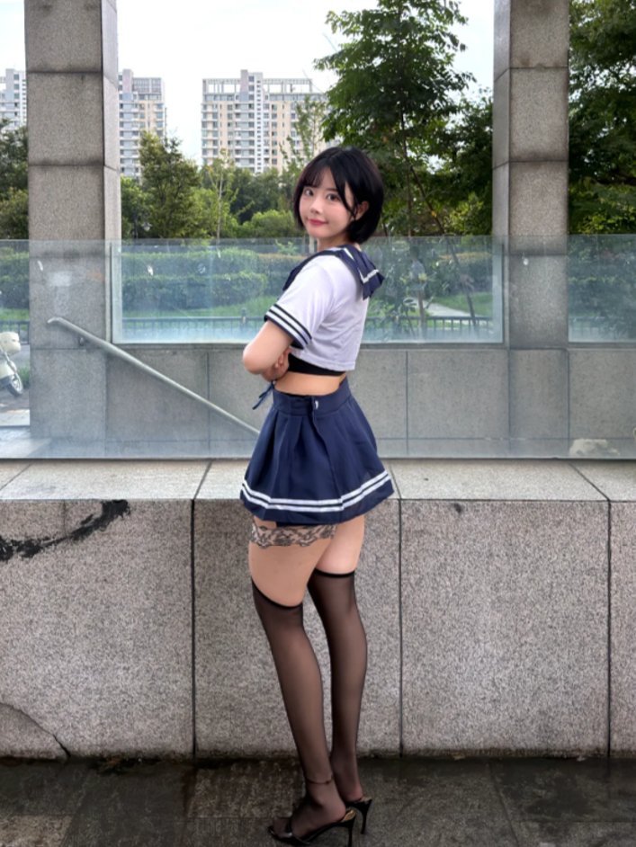 Meryem186749's tweet photo. 制服にタイツって似合わない…？ https://t.co/pZG4Ub5V3G