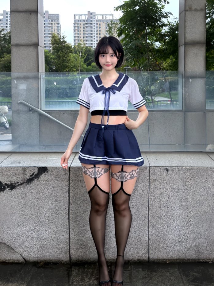 Meryem186749's tweet photo. 制服にタイツって似合わない…？ https://t.co/pZG4Ub5V3G