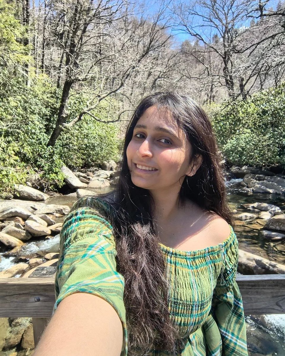 stud_010_'s tweet photo. Follower's Akka Tejasree 27.
 Ufff Thodalu🥵 
Puku e color untadi?? https://t.co/LPavi6cBBb