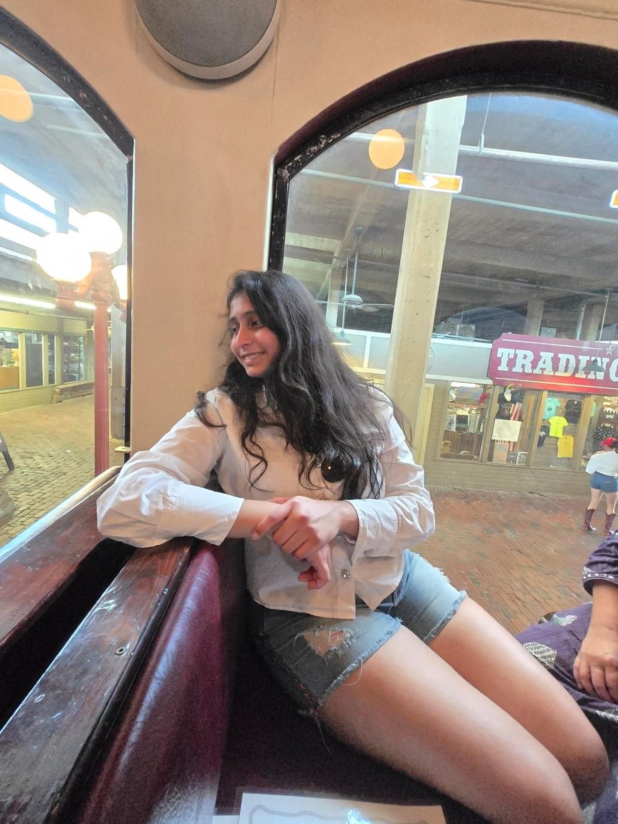 stud_010_'s tweet photo. Follower's Akka Tejasree 27.
 Ufff Thodalu🥵 
Puku e color untadi?? https://t.co/LPavi6cBBb