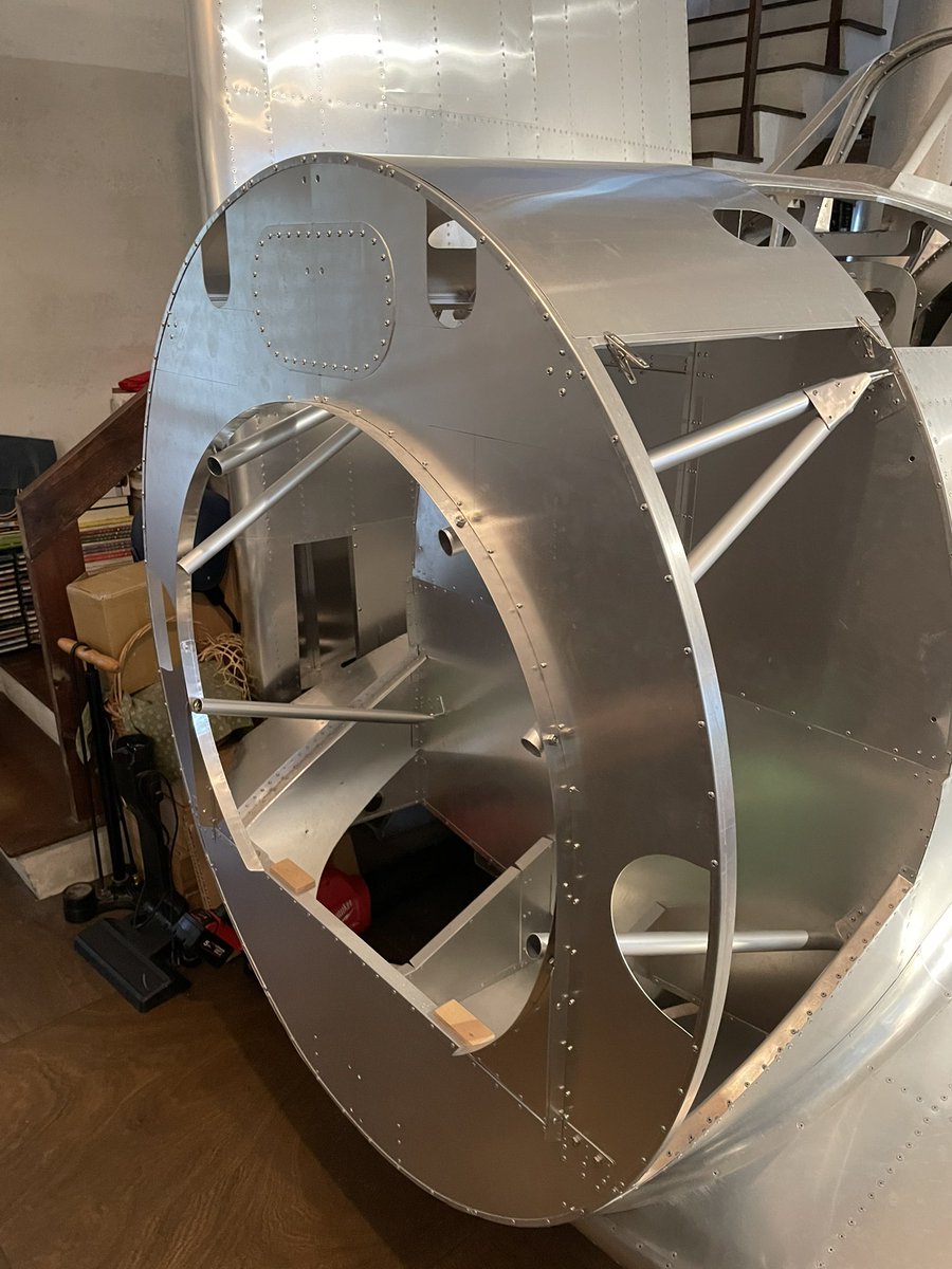 zero_kangaku's tweet photo. 台湾の友人宅で、彼が制作中の隼戦闘機のレプリカを特別に見せてもらいました。
なんと操縦席やラダーなども作ってる最中みたいで、凄まじい情熱を感じました。 https://t.co/ckB4ASEBSV