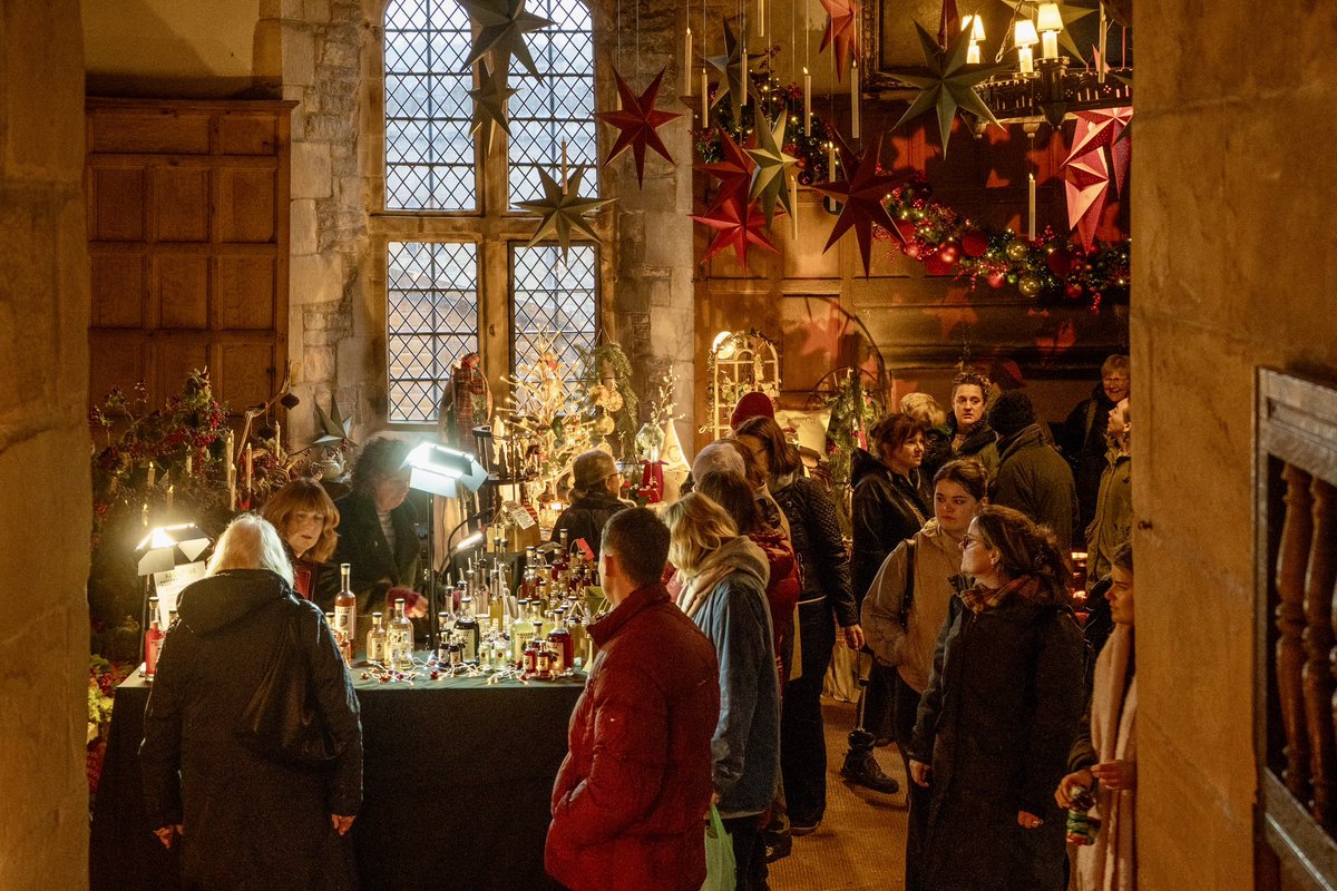 peaklass1's tweet photo. A little reminder that in December you will be able to find me at Haddon Hall’s beautiful Mercatum Christmas Artisan Market! 

This wonderful event was hailed in the national press last year as being one of the Top 10 Christmas Markets in the UK. It features hundreds of stalls from very high quality artists, producers, craftspeople and makers, and it’s set in the decorated rooms, courtyards and grounds of this historic medieval hall. It’s guaranteed to make even the biggest humbug feel festive! 

This year Mercatum is on for 6 weeks from Wednesday to Sunday each week. Please come and find me in the Long Gallery for the final 3 weeks in December - but the event starts on 11 November. Full details below…

Important note! This year you must pre-book your tickets, you can’t just turn up and buy them on the day. And some weekends are already almost sold out, so please don’t delay. 😬

📆 11 Nov-20 Dec (Wed-Sun only)
🎟️ Adult £13.60 / Child £5.00
📍 Haddon Hall, Bakewell, DE45 1LA
🐕 So sorry, no woofers 
👉 https://t.co/a5naX1sDWf

I can’t wait to see some of you there! 👋🏼