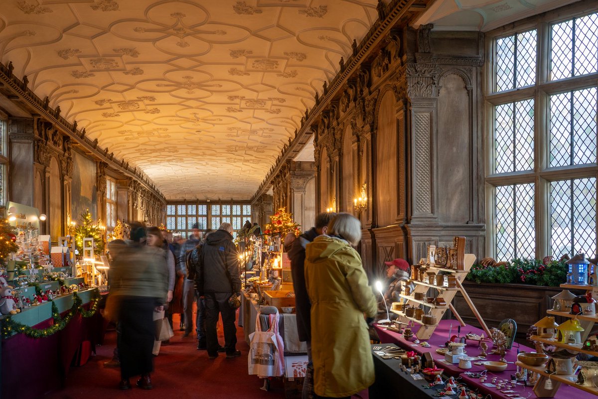 peaklass1's tweet photo. A little reminder that in December you will be able to find me at Haddon Hall’s beautiful Mercatum Christmas Artisan Market! 

This wonderful event was hailed in the national press last year as being one of the Top 10 Christmas Markets in the UK. It features hundreds of stalls from very high quality artists, producers, craftspeople and makers, and it’s set in the decorated rooms, courtyards and grounds of this historic medieval hall. It’s guaranteed to make even the biggest humbug feel festive! 

This year Mercatum is on for 6 weeks from Wednesday to Sunday each week. Please come and find me in the Long Gallery for the final 3 weeks in December - but the event starts on 11 November. Full details below…

Important note! This year you must pre-book your tickets, you can’t just turn up and buy them on the day. And some weekends are already almost sold out, so please don’t delay. 😬

📆 11 Nov-20 Dec (Wed-Sun only)
🎟️ Adult £13.60 / Child £5.00
📍 Haddon Hall, Bakewell, DE45 1LA
🐕 So sorry, no woofers 
👉 https://t.co/a5naX1sDWf

I can’t wait to see some of you there! 👋🏼