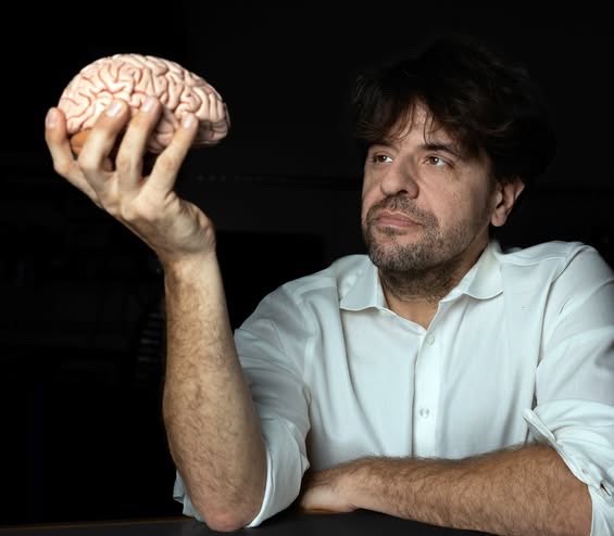 isabellle's tweet photo. karl deisseroth has won the nobel prize in physiology/medicine through his work in developing optogenetics &amp; through his brilliance in understanding the impact of light on genes &amp; how it can be used to benefit brain function🤍a win for neuroscience &amp; a win for humankind 🧠 https://t.co/KDHJytqj8h