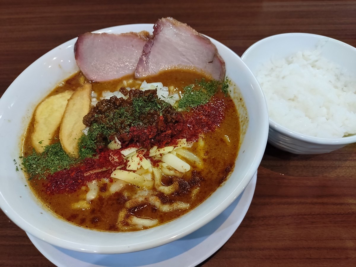 bitbybit314's tweet photo. 【ご連絡】

あくまでも予定ですが、タンメン屋としての営業は10/25㈰まで、1週間ほど入れ替え期間を取らせていただき、11/1㈰にリニューアルオープンの予定です。

秋季限定「窯焼き肉盛油そば」は昨日あまり出なかったので、明日の昼も提供いたします。

先週もお伝えいたしましたが、朝ラーは10/11㈰と18㈰のあと2回やった後はしばらくの間お休みとなります。
再開しない可能性も大いにあるので、こちらもぜひ。

そんな感じで10月もよろしくお願いいたします🙇

#たまりにたまってる最近の麺活