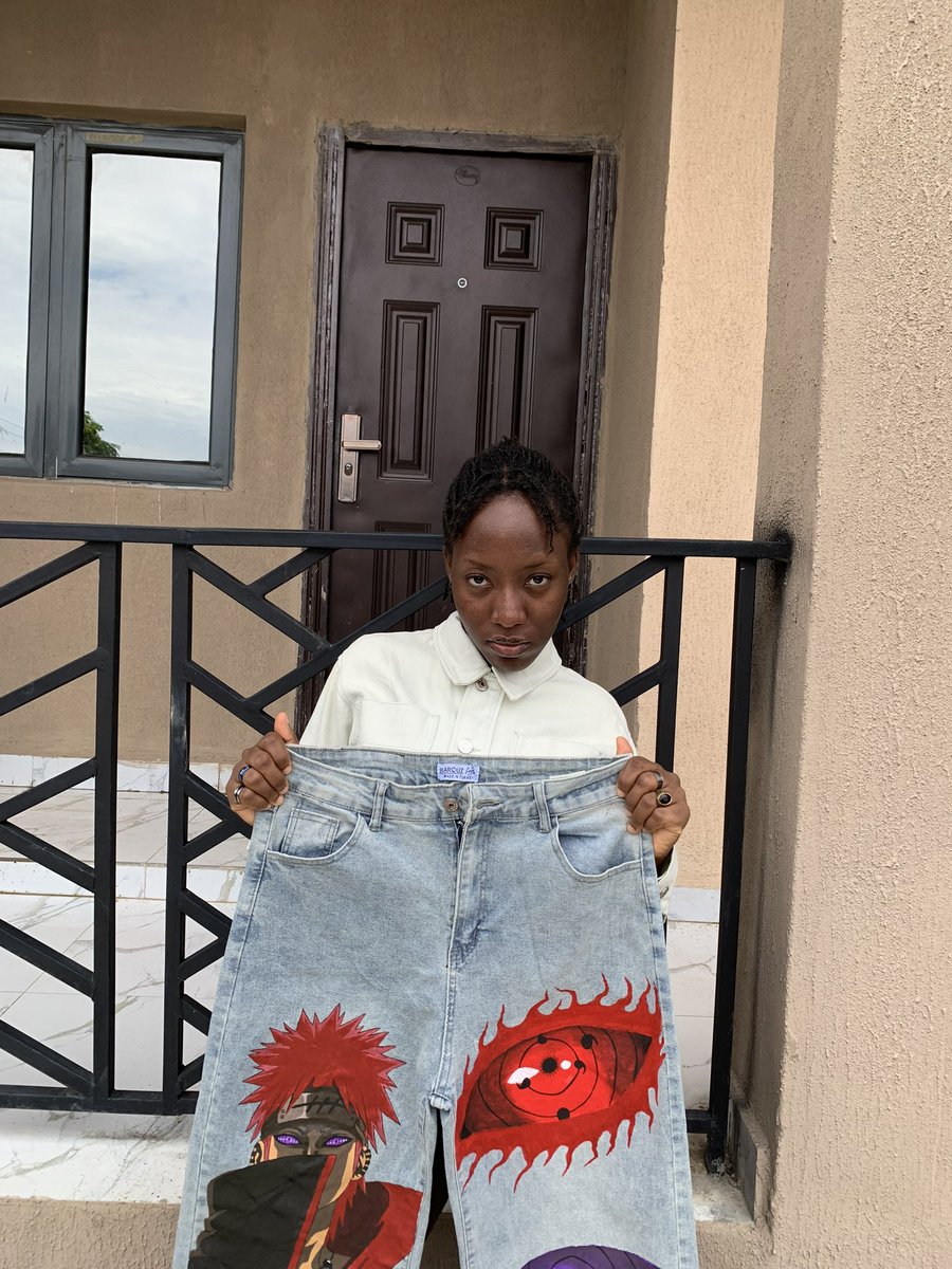 Midepella_'s tweet photo. My name is Mide.
I’m an artist and I painted this trousers! 🎨 https://t.co/B2Opprdm82