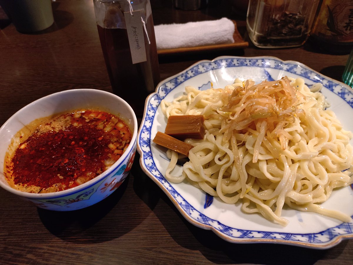 bitbybit314's tweet photo. 【ご連絡】

あくまでも予定ですが、タンメン屋としての営業は10/25㈰まで、1週間ほど入れ替え期間を取らせていただき、11/1㈰にリニューアルオープンの予定です。

秋季限定「窯焼き肉盛油そば」は昨日あまり出なかったので、明日の昼も提供いたします。

先週もお伝えいたしましたが、朝ラーは10/11㈰と18㈰のあと2回やった後はしばらくの間お休みとなります。
再開しない可能性も大いにあるので、こちらもぜひ。

そんな感じで10月もよろしくお願いいたします🙇

#たまりにたまってる最近の麺活