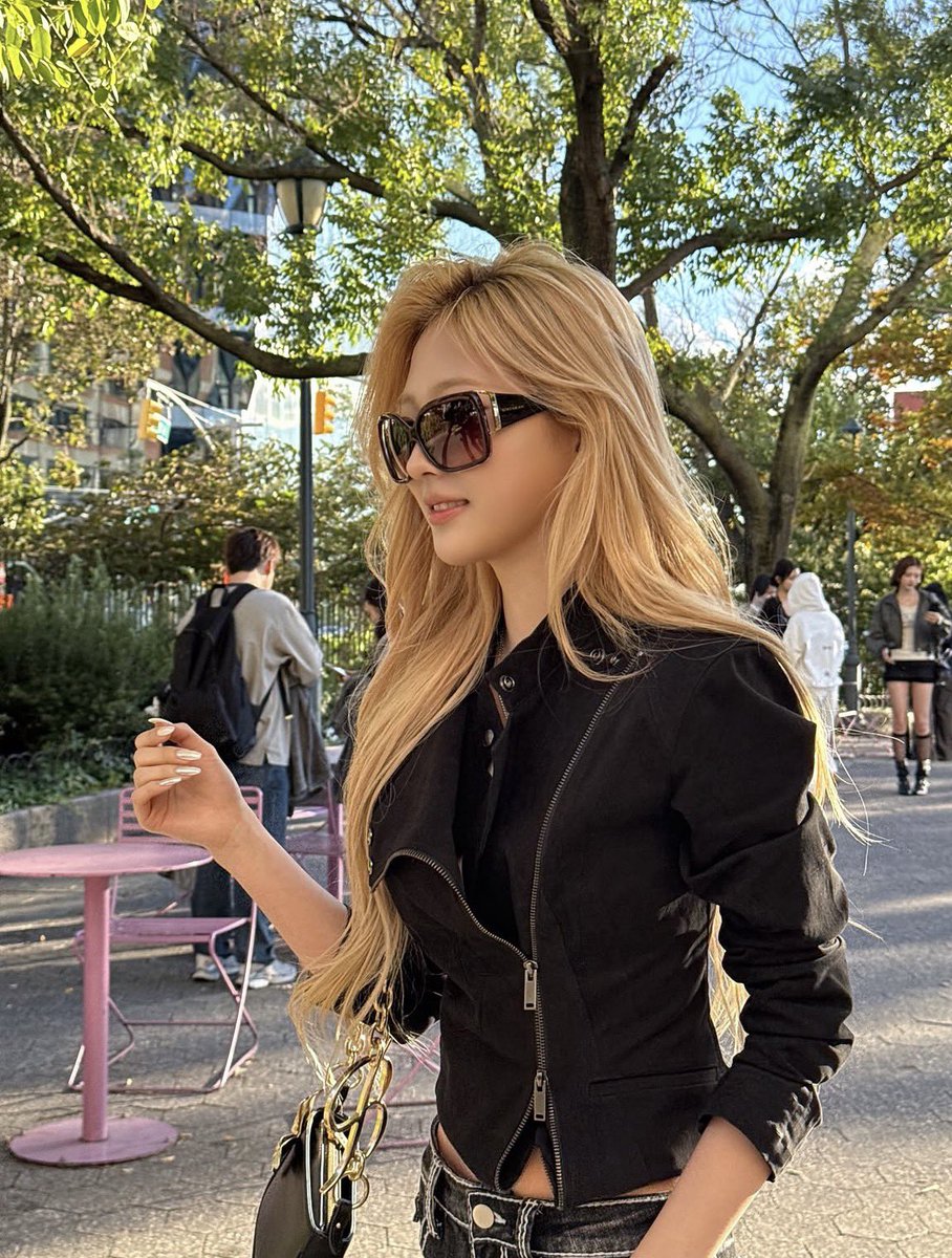 i1ovestella's tweet photo. 스텔라 미국 가서 교포력 ㄹㅈㄷ로 뽐내고 있음 https://t.co/9Ov5TLOKyC