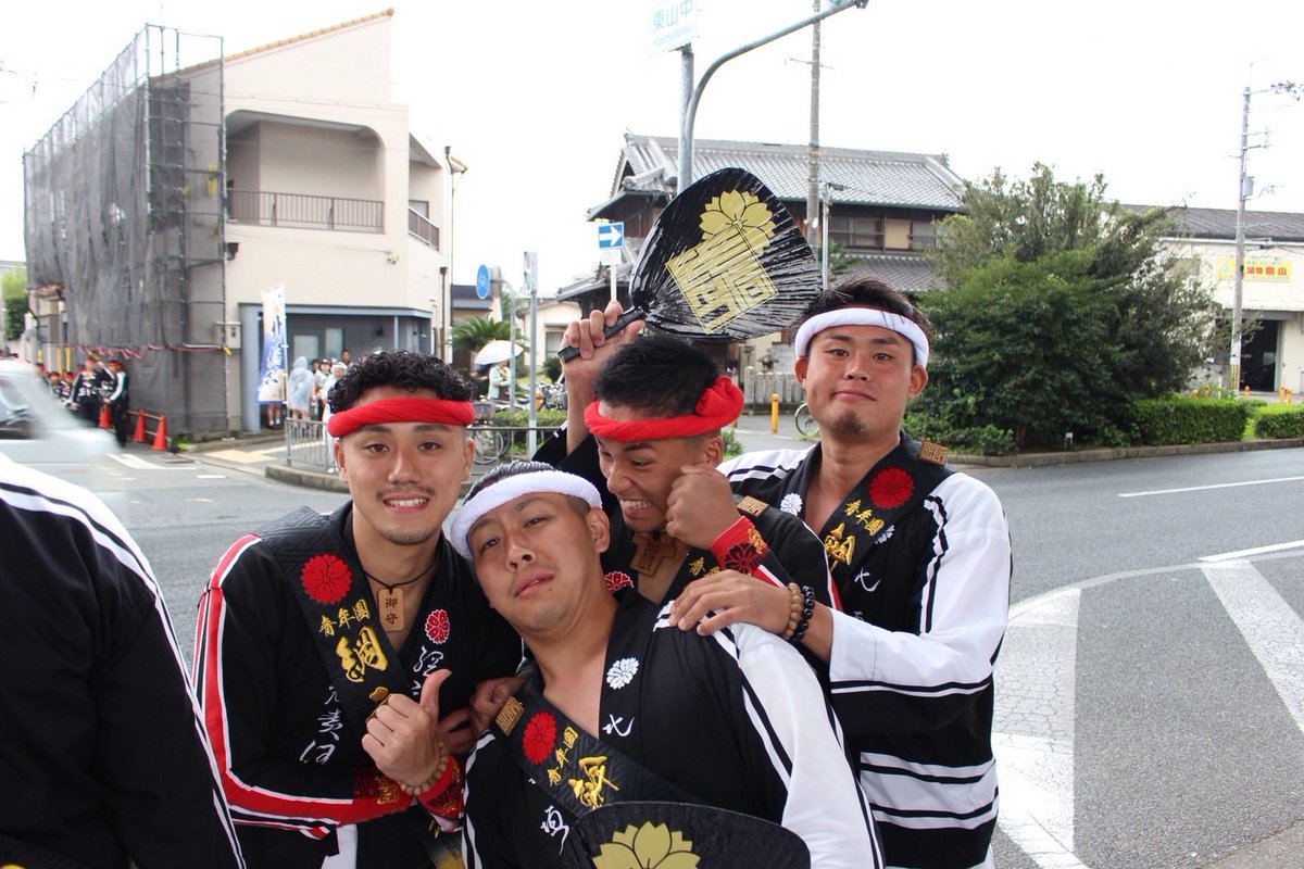 POWAWAN_NONO's tweet photo. 今年の祭りも無事に終了
初めて追い役での祭りやったけど、曳き手のとき痛ならん所痛なるし、綱長した3年に続き雨降ってたけどほんまにええ祭りやった。
人も少ない中よく曳ききってくれたなありがとう。 https://t.co/nCgfY2rwhW